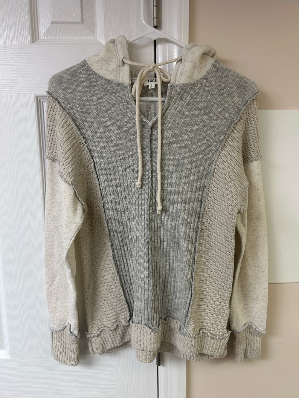 BKE gray and cream two-tone hooded knit pullover hoodie